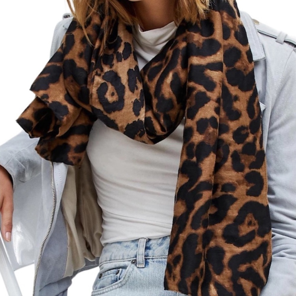 Stylish Leopard Print Throw Blanket - Cozy Animal Print Decor